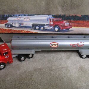 Texaco 1975 Toy Tanker Truck 1995 Edition.